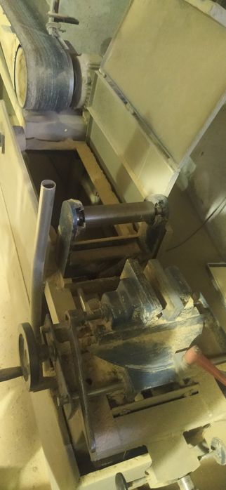 Máquina de lixar planos também  para fazer meia cana em tubos redondos