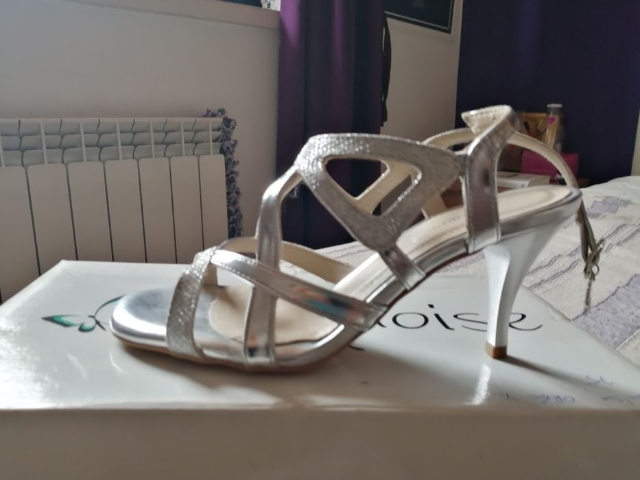 Sapatos de tango novos da Turquoise