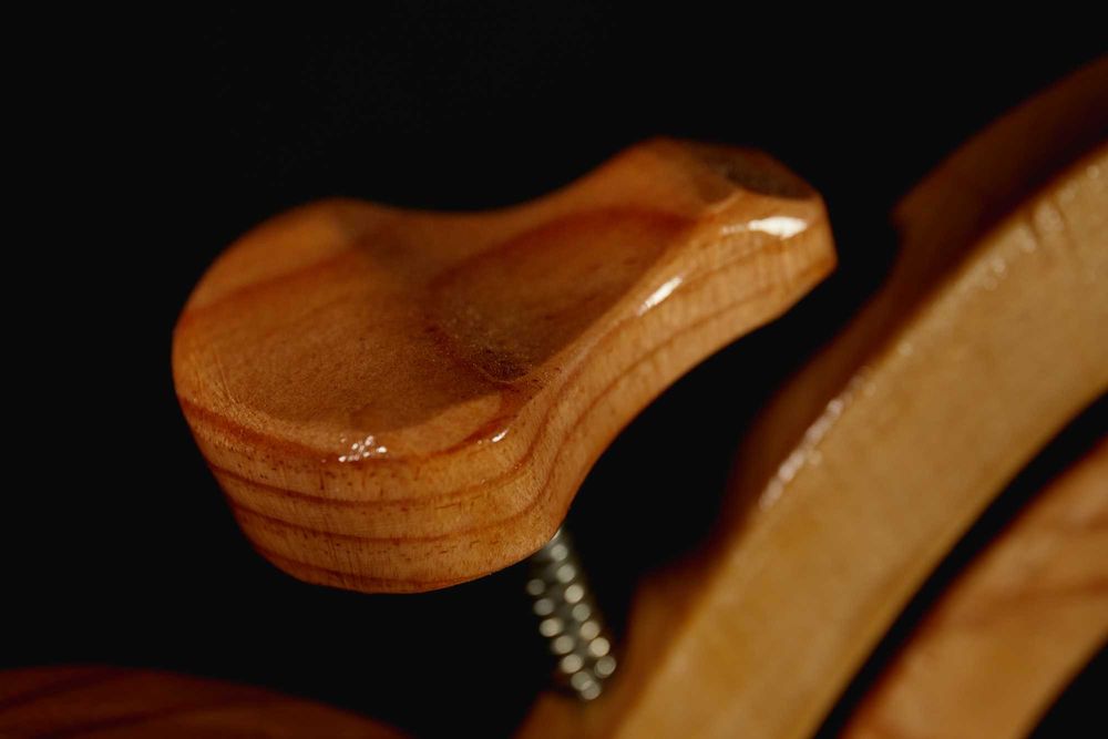 Bicicleta em madeira com raios de alúminio