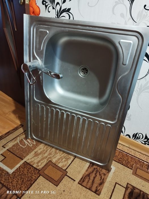 Мойка на кухню с краном,и сифоном