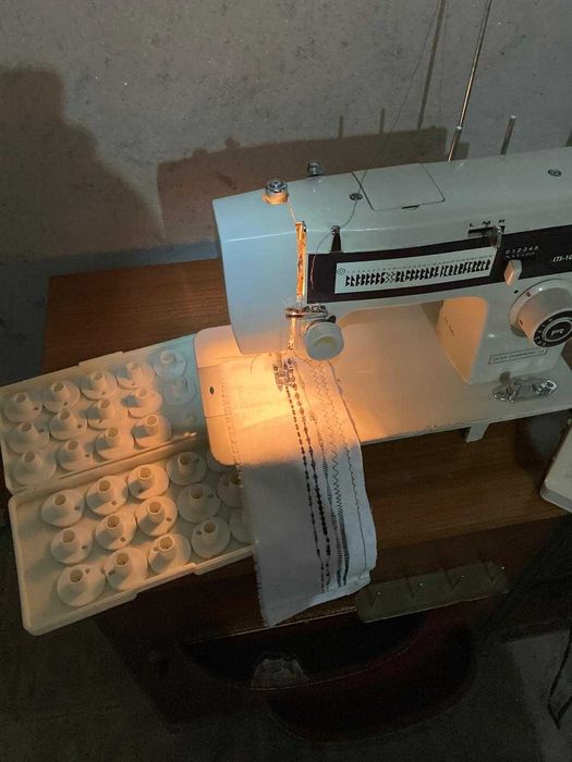 Máquina de costura Oliva Comercial