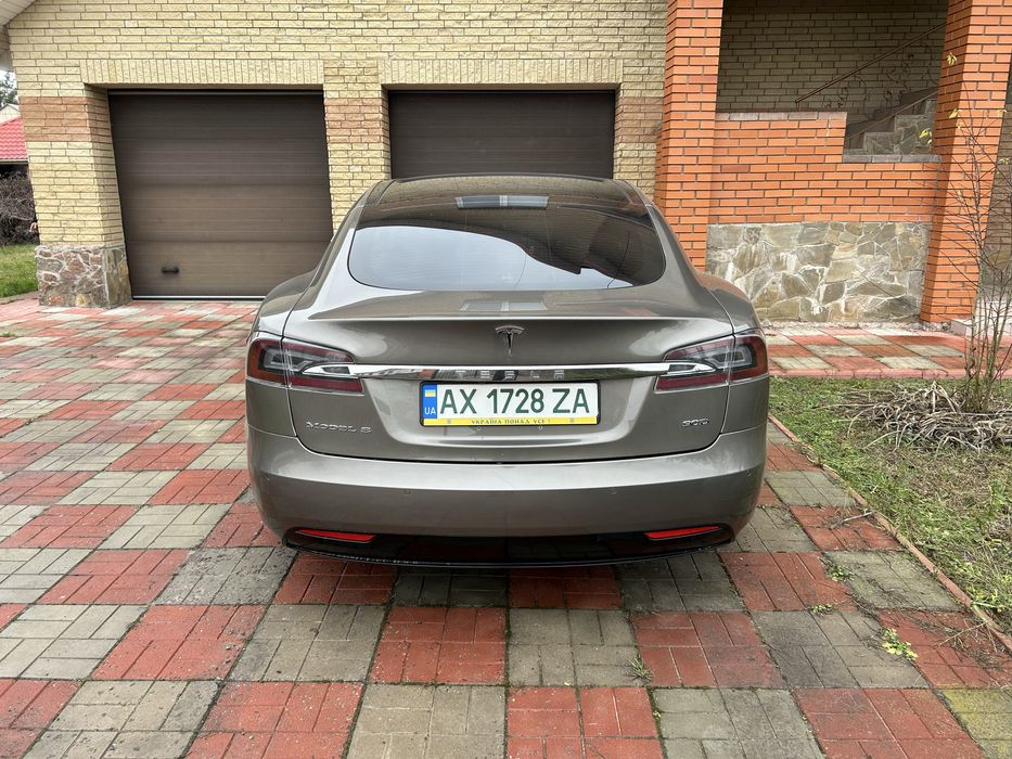 Tesla Model S 90d 2016