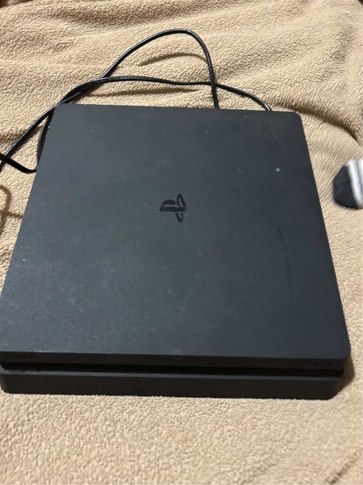 PS 4slim 512  в гарному стані З іграми і 2 джойстики