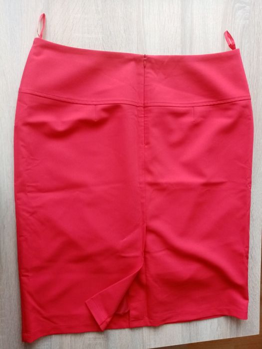 Elegancka Czerwona spódnica 42
