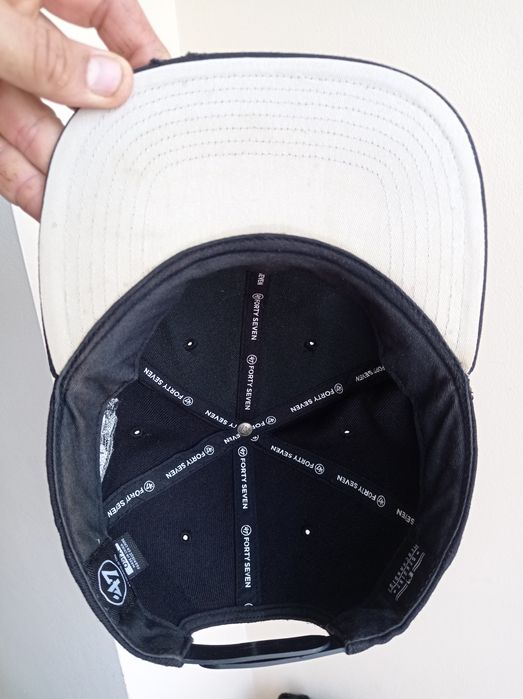 Кепка FOX відомий дорогий бренд.