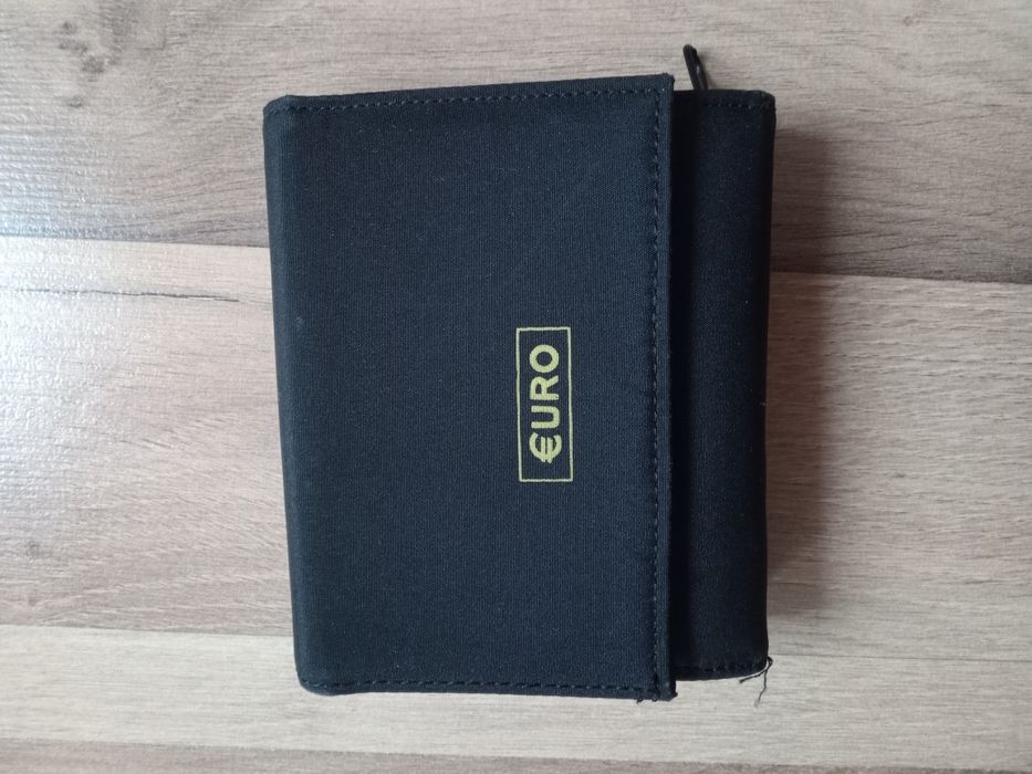 Czarny portfel na Euro