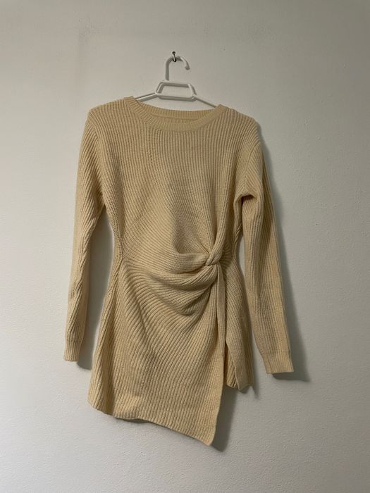 Camisola bege assimétrica