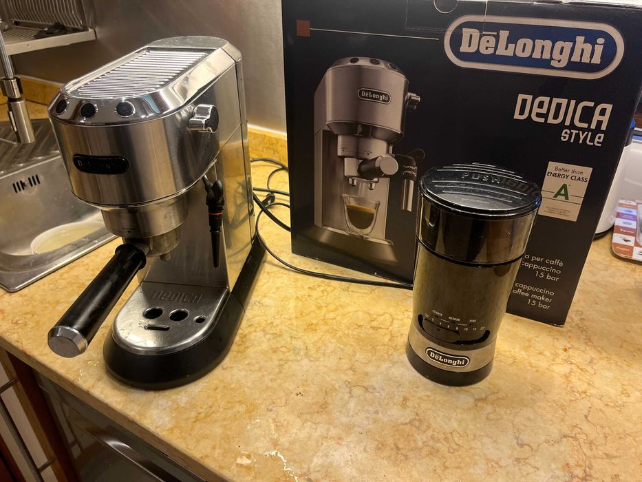 maquina de cafe delonghi dedica + moinho delonghi