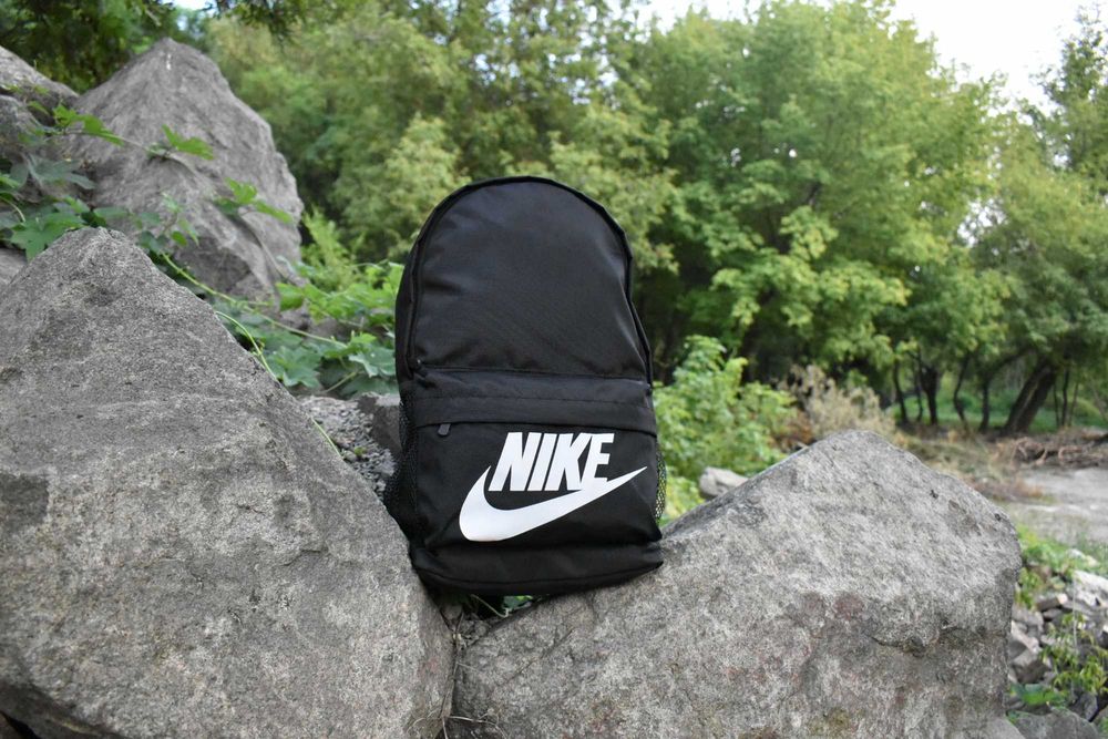 Универсальный рюкзак Nike - чёрный, лёгкий, удобный для города