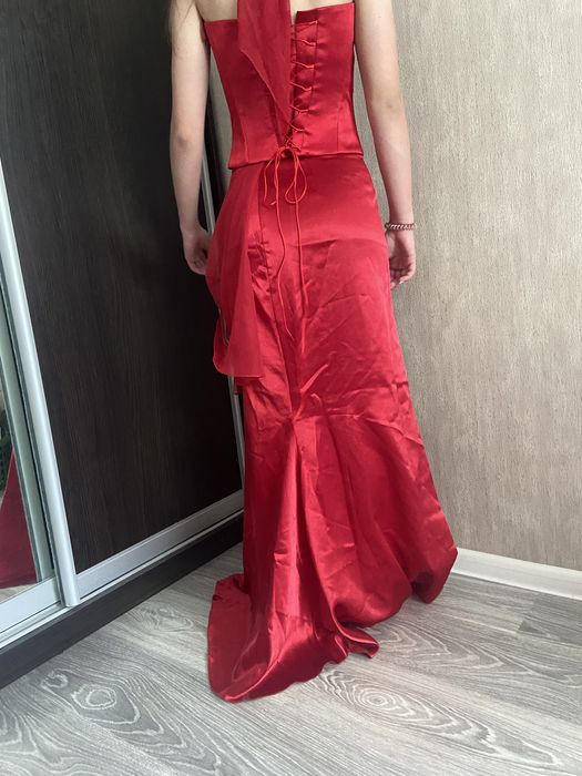 Довга випускна сукня