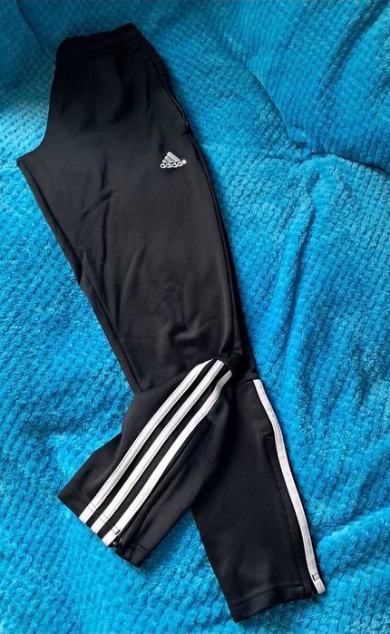 Spodnie Adidas śliskie rozmiar S/M.