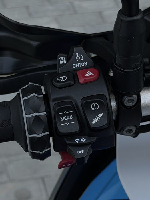 BMW F900XR - FULL EXTRAS! Como Nova!