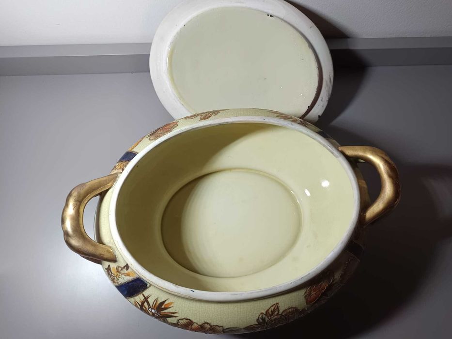 Terrina Royal Handpainted Satsuma – Pintura à Mão, Dourados em Relevo