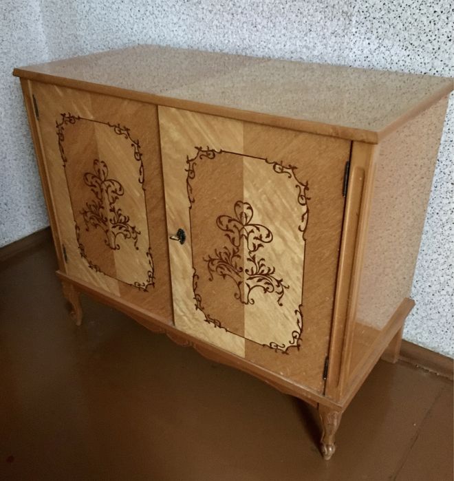 Меблі для спальні, натуральне дерево, матраси у подарунок