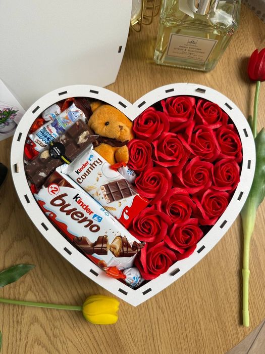 Готові Подарункові набори новорічний бокс солодощів Kinder