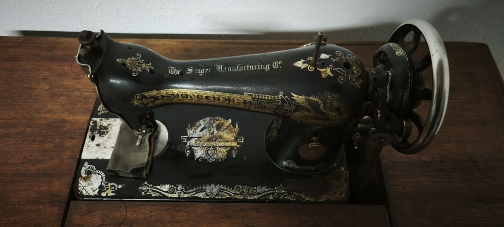 Máquina de costura Singer antiga