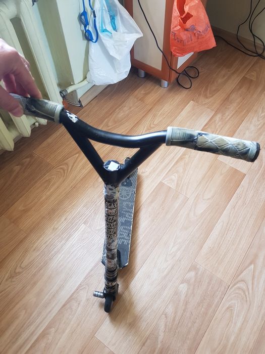 Продам 2 самоката трюковой.