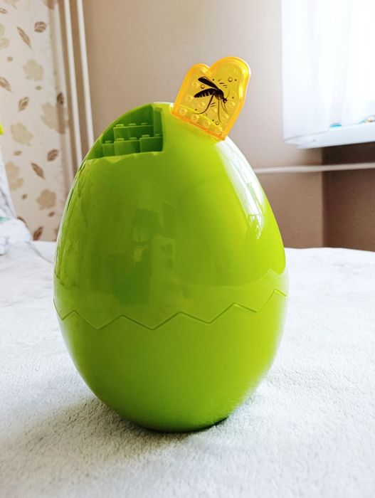 Lego w jajku z dinozaurem