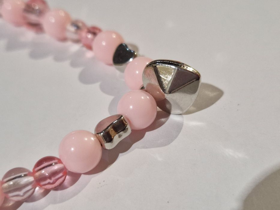 Handmade różowy naszyjnik z serduszkiem.