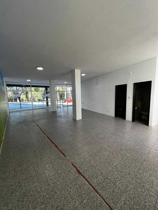 Armazém/Loja/Espaço Comercial em S. João da Madeira (161,7 m2)