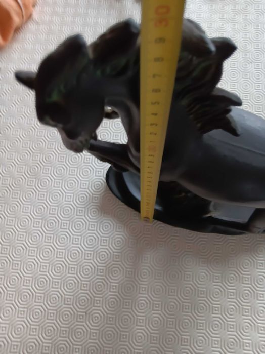 Estatua de cavalo em liga de bronze e estanho