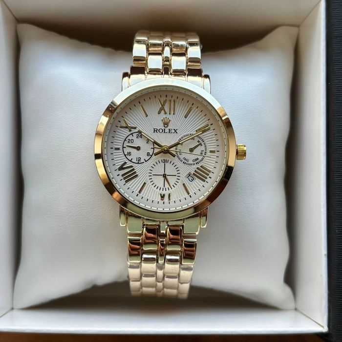 Жіночий годинник на браслеті Rolex золотого кольору з світлим циферблатом | Женские часы на браслете Rolex золотого цвета со светлым циферблатом