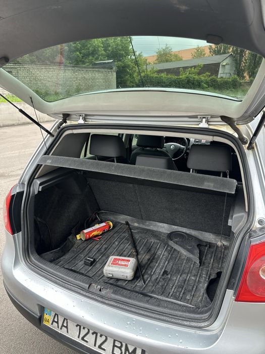 Volkswagen Golf V! Автомат! 1.6 mpi!