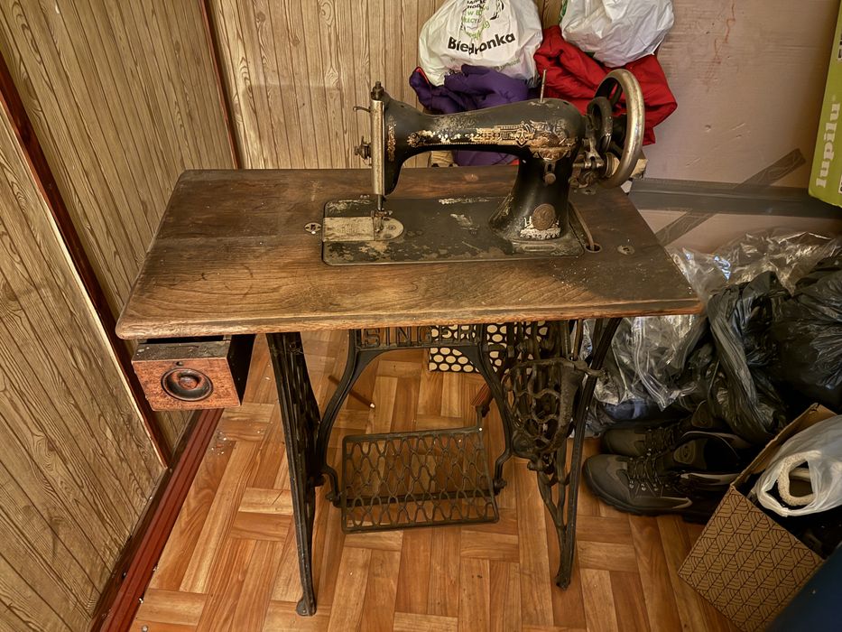 Maszyna do szycia Singer-Antyk ok.1897r.- komplet ze stolem