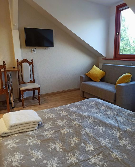 Pokoje z łazienkami i widokiem na góry w centrum Karpacza