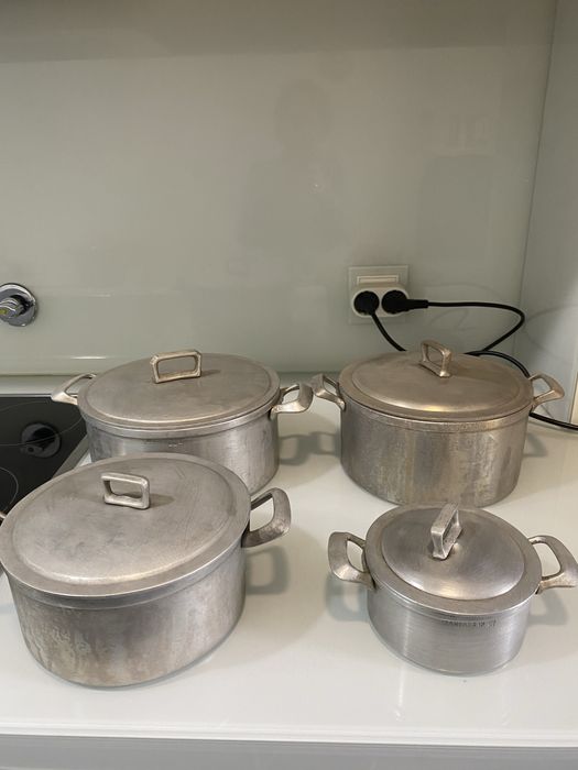 Vendo tachos e panela em ferro fundido