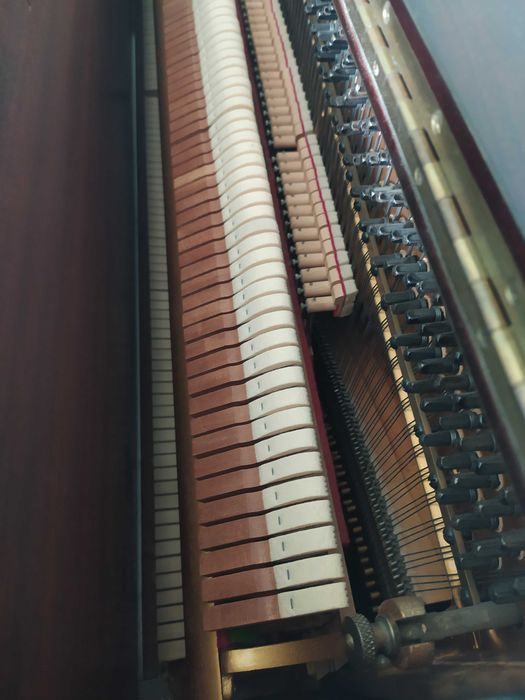Pianino typu Legnica analogowe do nauki gry na fortepianie
