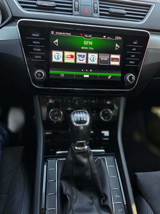 Škoda Superb 1.6 TDI Style 2018 — IUC pago, revisões em dia