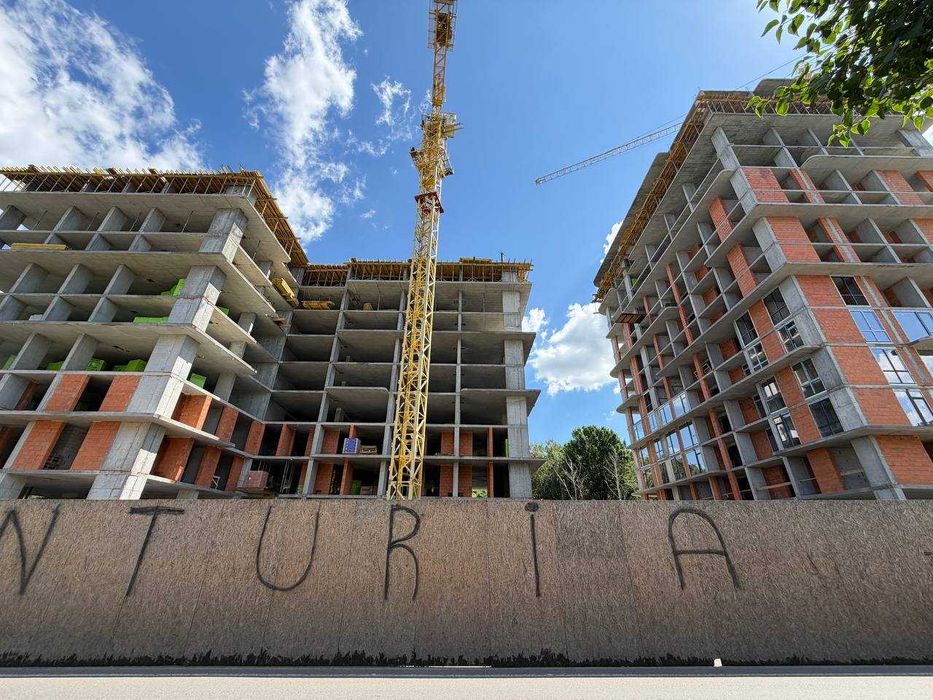 Панорамна квартира в парковій локації міста
