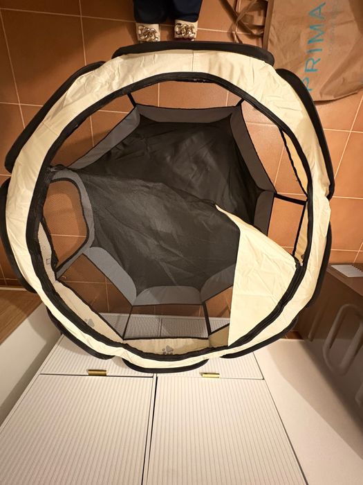 Parque canino compacto