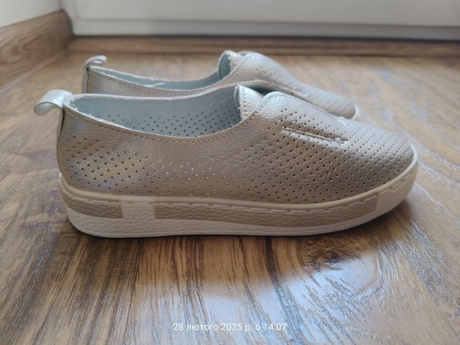 Взуття для дівчинки р. 27