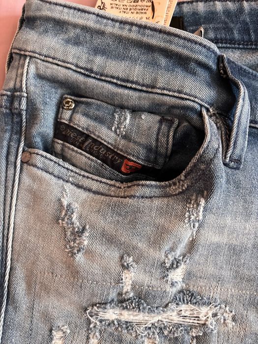 Wyprzedaż końcówek spodnie damskie Diesel.