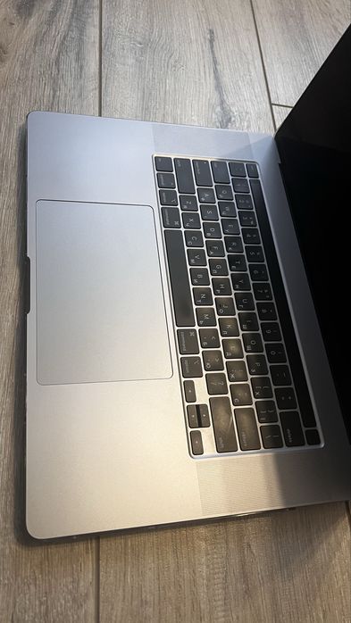 Вживаний Mackbook Pro 16 Core i9 16/2Тб