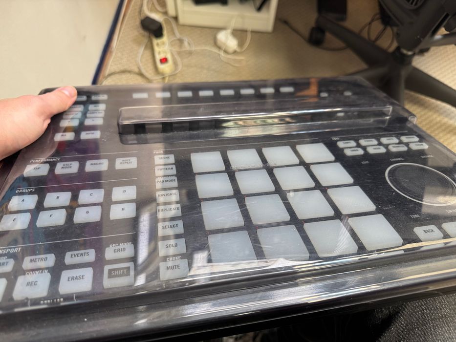 Native Instruments Maschine Studio like new