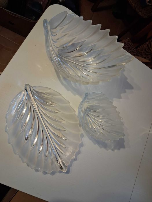 Szklane miski i półmisek