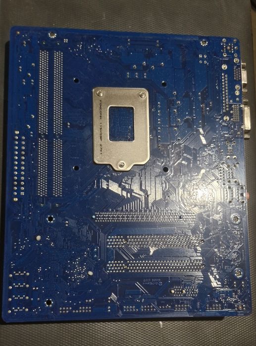 материнка GIGABYTE H61M-S2 PV