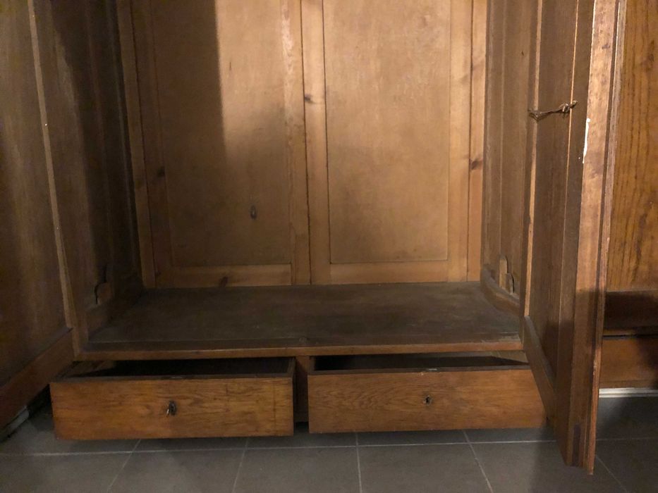 Szafa dwudrzwiowa z lat 40-50-tych XX wieku