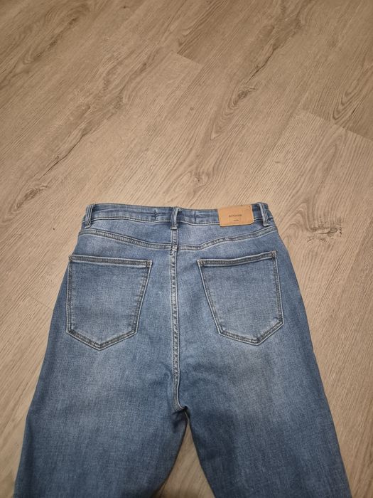 Jeansy elastyczne Bershka, rozm.38
