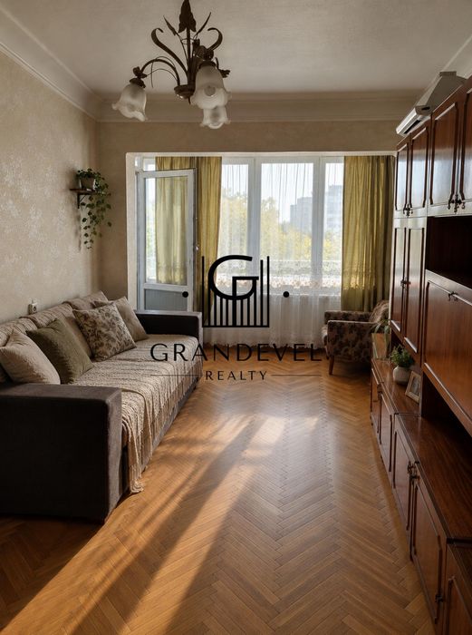 Продаж 2к квартира  вул. Зодчих 34, Святошин, Київ