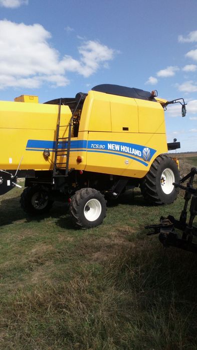 Комбайн New Holland TC5.90