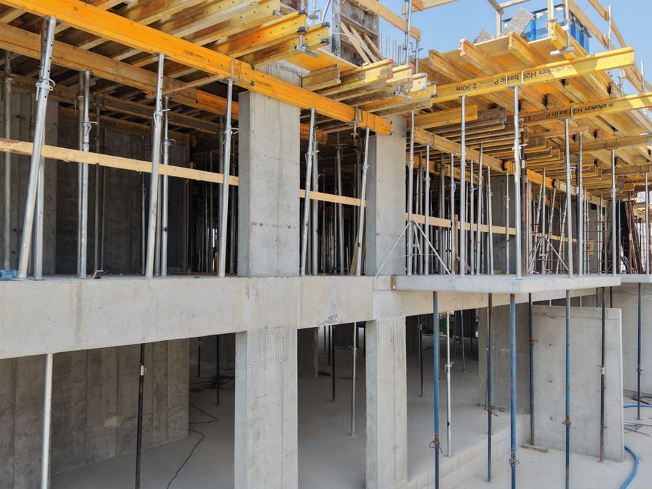 Wynajem i sprzedaż szalunków rusztowań podnośników kontenerów ogrodzeń