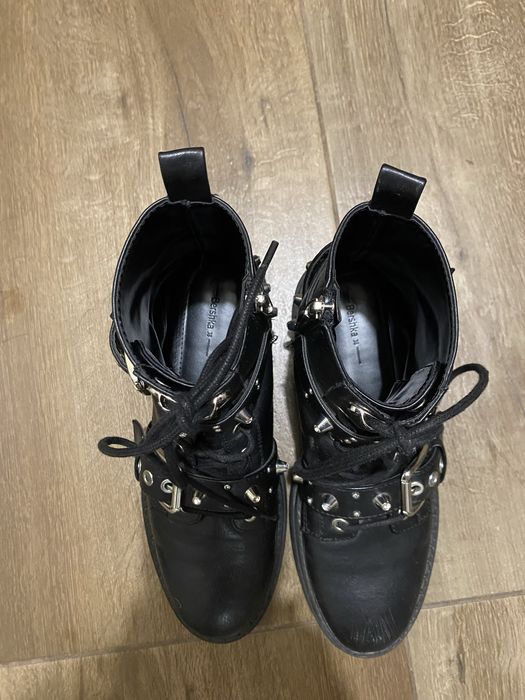 Piekne czarne glany roz. 38 Bershka