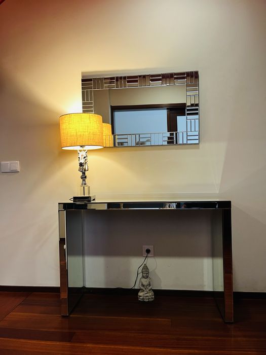 Aparador de entrada com espelho kinda