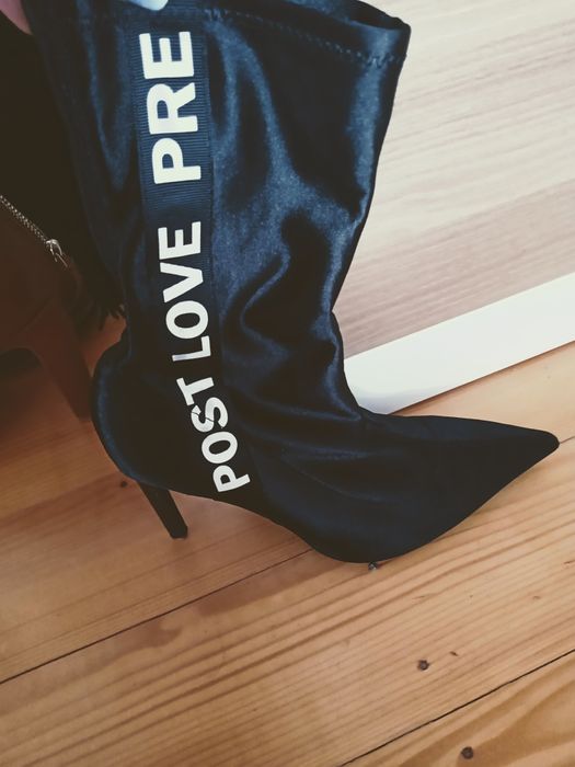 Botki z napisem Zara