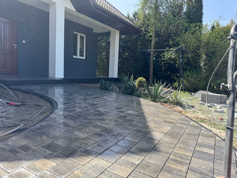 Układanie kostki brukowej GOLDEN BRUK ~ Z NAMI WSZYSTKO SIĘ UŁOŻY