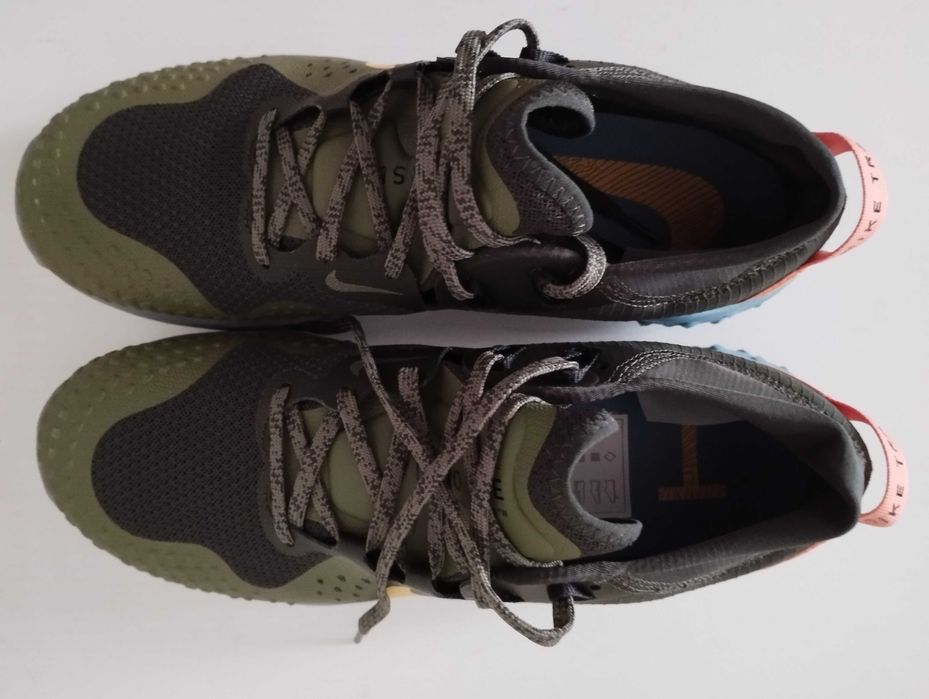 Adidas\ Nike- Wildhorse 6